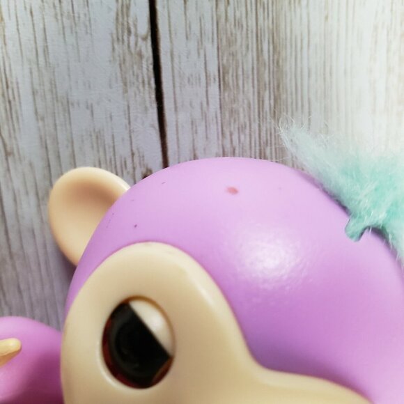 WowWee Fingerlings Interactive Clara Sloth & Savannah Monkey - Picture 5 of 9